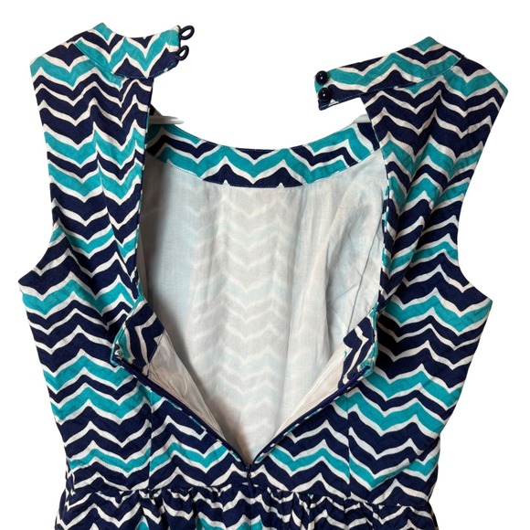Vineyard Vines Fit & Flare Dress Chevron Blue White Open Back Size 4 Preppy EUC - Picture 9 of 11